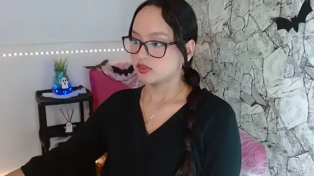 Emilybateee online show from 10/29/25, 07:26