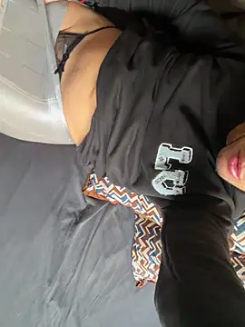 yaxxx03 online show from 11/02/25, 12:51