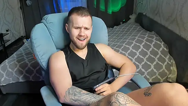 Snapshot of Vladik_b chatting on 03/03/25, 08:11 Vladik b online show from 03/03/25, 08:11