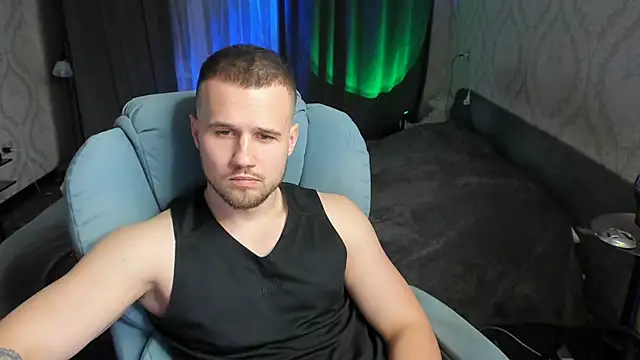 Snapshot of Vladik_b chatting on 03/12/25, 05:17 Vladik b online show from 03/12/25, 05:17