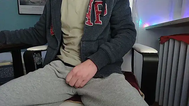 Snapshot of Manuhot001 chatting on 12/22/25, 10:18 Manuhot001 online show from 12/22/25, 10:18