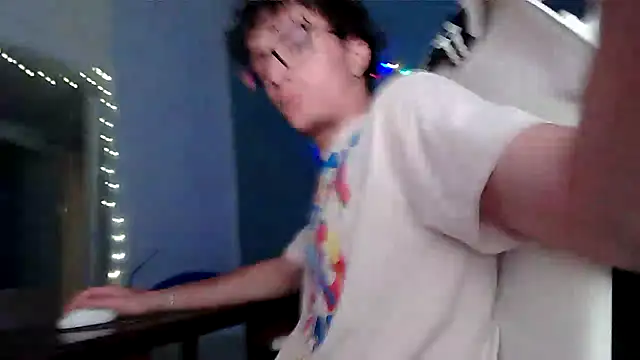 Manuhot001 online show from 07/27/26, 08:27