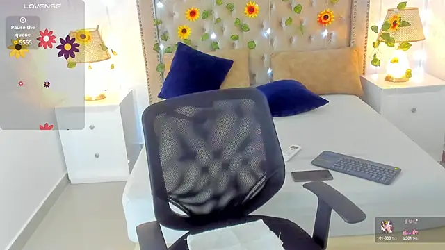 CandieGilson   online show from 03/11/25, 06:41