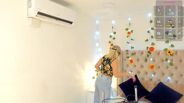 CandieGilson   online show from 10/06/25, 12:46