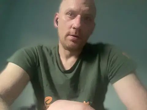 Krzysiekg123 online show from 02/22/25, 05:55