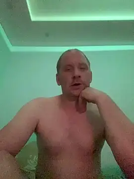Snapshot of Krzysiekg123 chatting on 01/15/26, 04:44 Krzysiekg123 online show from 01/15/26, 04:44