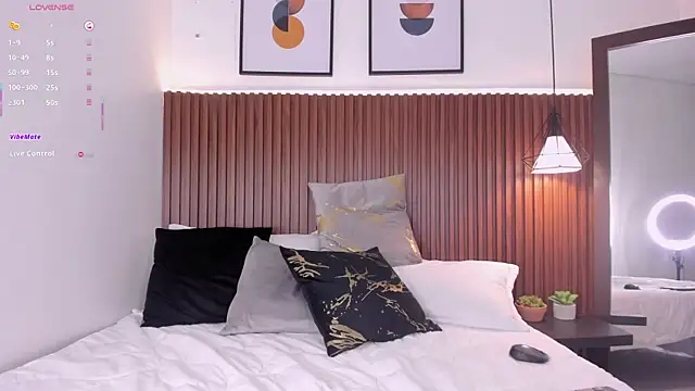 julietaevanns online show from 03/06/25, 05:46