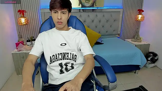 Snapshot of Estiv18_ chatting on 01/14/26, 01:55 Estiv18 online show from 01/14/26, 01:55