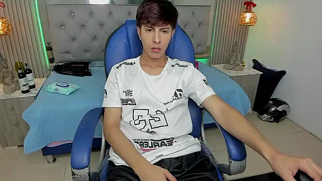 Snapshot of Estiv18_ chatting on 01/16/26, 02:37 Estiv18 online show from 01/16/26, 02:37