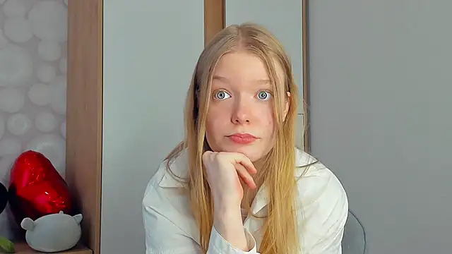 Snapshot of TheaGrayer chatting on 02/15/25, 11:06 TheaGrayer online show from 02/15/25, 11:06