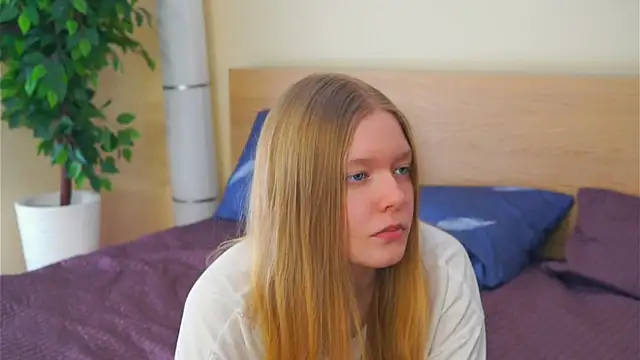 Snapshot of TheaGrayer chatting on 02/25/25, 10:15 TheaGrayer online show from 02/25/25, 10:15