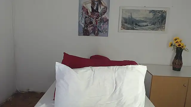 Snapshot of SATHIVA chatting on 10/29/25, 03:14 SATHIVA online show from 10/29/25, 03:14