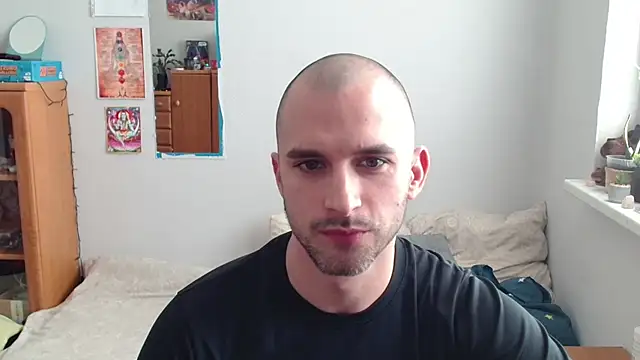 Snapshot of OskarBreno chatting on 04/25/26, 04:37 OskarBreno online show from 04/25/26, 04:37