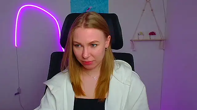 Snapshot of Dana_flowers chatting on 04/18/26, 08:09 Dana flowers online show from 04/18/26, 08:09