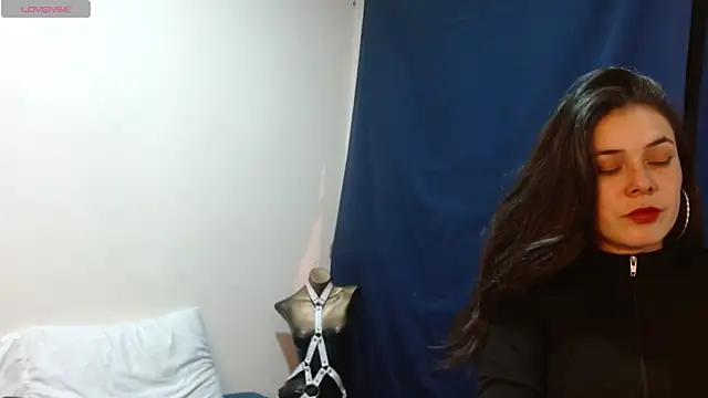 Snapshot of SamanthaGreen- chatting on 03/18/25, 04:15 SamanthaGreen- online show from 03/18/25, 04:15