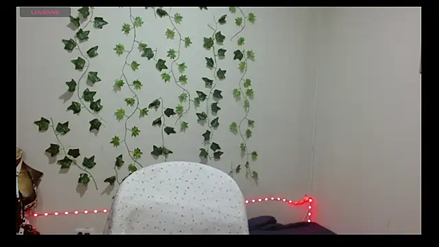 Snapshot of SamanthaGreen- chatting on 09/27/25, 02:38 SamanthaGreen- online show from 09/27/25, 02:38