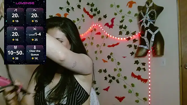 Snapshot of SamanthaGreen- chatting on 10/12/25, 11:04 SamanthaGreen- online show from 10/12/25, 11:04