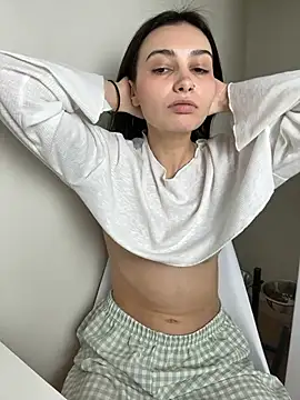 Snapshot of lunalovelee chatting on 11/17/25, 02:12 lunalovelee online show from 11/17/25, 02:12