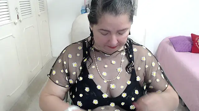 leonela 69 online show from 04/24/26, 01:08