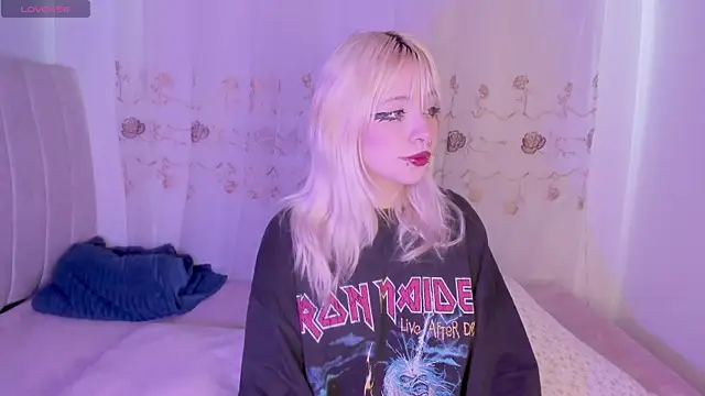 Snapshot of purplelilith3 chatting on 04/19/26, 07:16 purplelilith3 online show from 04/19/26, 07:16