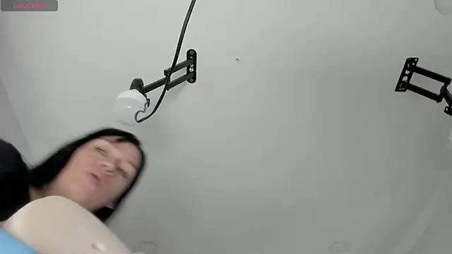 Snapshot of EmiliaRose_ chatting on 03/17/26, 09:18 EmiliaRose online show from 03/17/26, 09:18