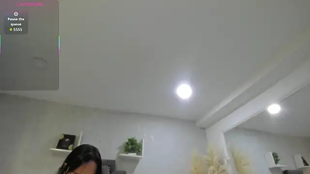 Snapshot of EmiliaRose_ chatting on 04/13/26, 08:47 EmiliaRose online show from 04/13/26, 08:47