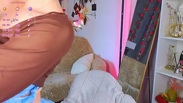 Snapshot of Caroline__Brown chatting on 03/18/26, 05:54 Caroline Brown online show from 03/18/26, 05:54