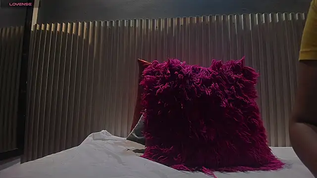 Snapshot of Aida-nicolle chatting on 03/05/25, 10:00 Aida-nicolle online show from 03/05/25, 10:00