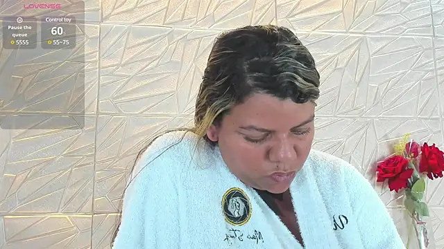 Snapshot of Aida-nicolle chatting on 03/10/25, 04:35 Aida-nicolle online show from 03/10/25, 04:35