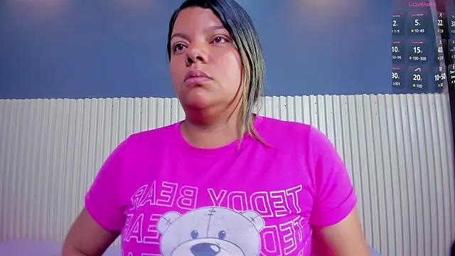 Snapshot of Aida-nicolle chatting on 11/24/25, 09:53 Aida-nicolle online show from 11/24/25, 09:53