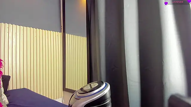 Snapshot of Aida-nicolle chatting on 11/30/25, 11:36 Aida-nicolle online show from 11/30/25, 11:36