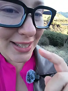 Snapshot of Mona_Plus chatting on 11/16/25, 08:09 Mona Plus online show from 11/16/25, 08:09