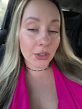 Snapshot of Mona_Plus chatting on 12/03/25, 08:12 Mona Plus online show from 12/03/25, 08:12