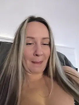 Snapshot of Mona_Plus chatting on 01/06/26, 07:34 Mona Plus online show from 01/06/26, 07:34