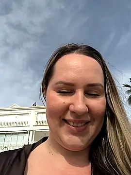 Snapshot of Mona_Plus chatting on 02/11/26, 10:20 Mona Plus online show from 02/11/26, 10:20