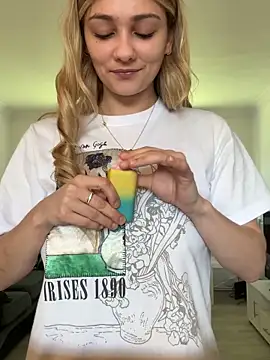 Snapshot of skyemorgan01 chatting on 03/11/26, 12:00 skyemorgan01 online show from 03/11/26, 12:00