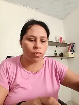 Snapshot of promiscuous-indecent-momm chatting on 06/05/26, 01:17 promiscuous-indecent-momm online show from 06/05/26, 01:17