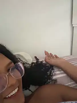 KylieGomeez online show from 10/26/25, 06:14