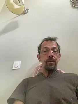 Snapshot of createur34 chatting on 04/08/26, 06:46 createur34 online show from 04/08/26, 06:46