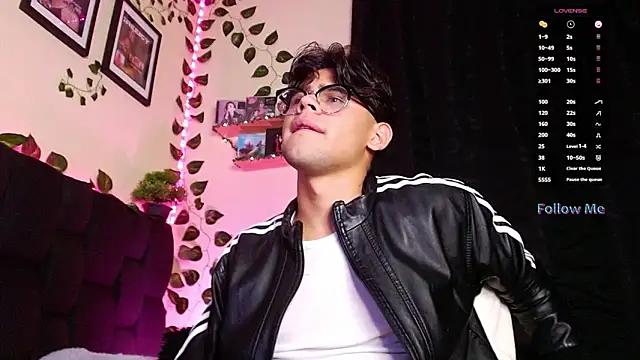 isaac-saenz online show from 02/22/25, 09:26