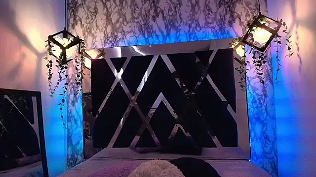 charlotte bluee online show from 09/25/25, 06:44