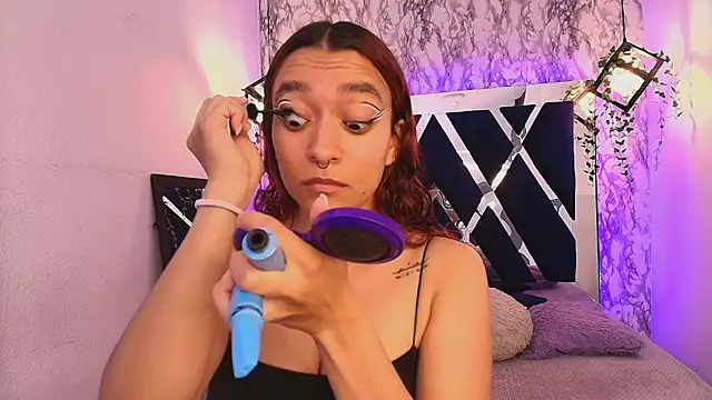 charlotte bluee online show from 10/21/25, 07:47