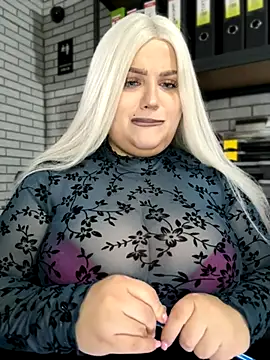 Snapshot of Eliaden chatting on 10/21/25, 02:34 Eliaden online show from 10/21/25, 02:34