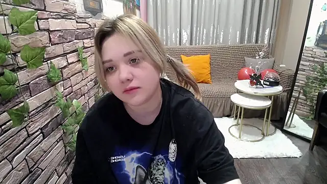 Snapshot of Finna_39 chatting on 02/14/25, 05:19 Finna 39 online show from 02/14/25, 05:19