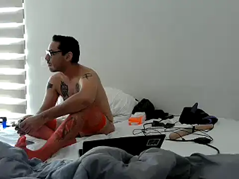 Snapshot of Iscariot19 chatting on 03/23/26, 07:29 Iscariot19 online show from 03/23/26, 07:29