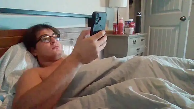 Snapshot of danyh2023 chatting on 10/22/25, 04:07 danyh2023 online show from 10/22/25, 04:07