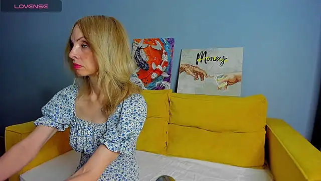 Snapshot of Tasha-Grey chatting on 02/16/25, 01:47 Tasha-Grey online show from 02/16/25, 01:47