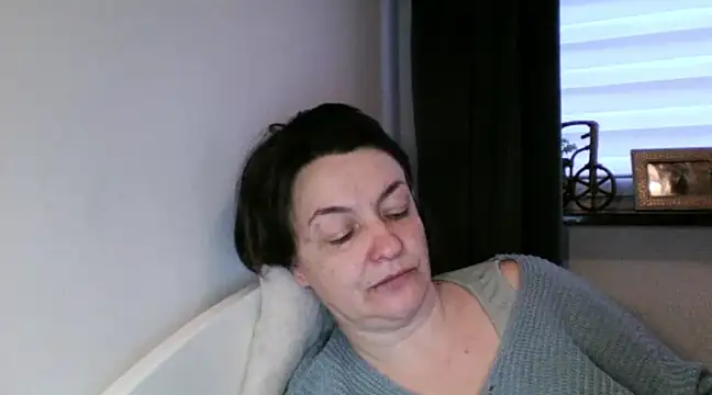 Snapshot of EleanoraMILF chatting on 02/15/25, 06:33 EleanoraMILF online show from 02/15/25, 06:33