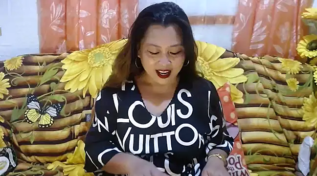 Snapshot of UrSweetClassyPinay chatting on 12/08/24, 11:24 UrSweetClassyPinay online show from 12/08/24, 11:24