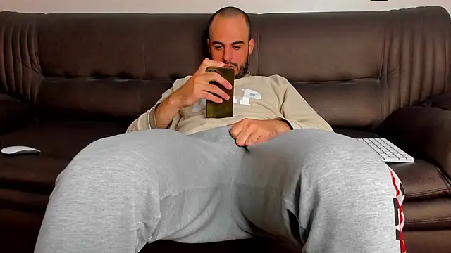 Snapshot of sexyhotmusclesforyou1 chatting on 03/02/25, 12:22 sexyhotmusclesforyou1 online show from 03/02/25, 12:22